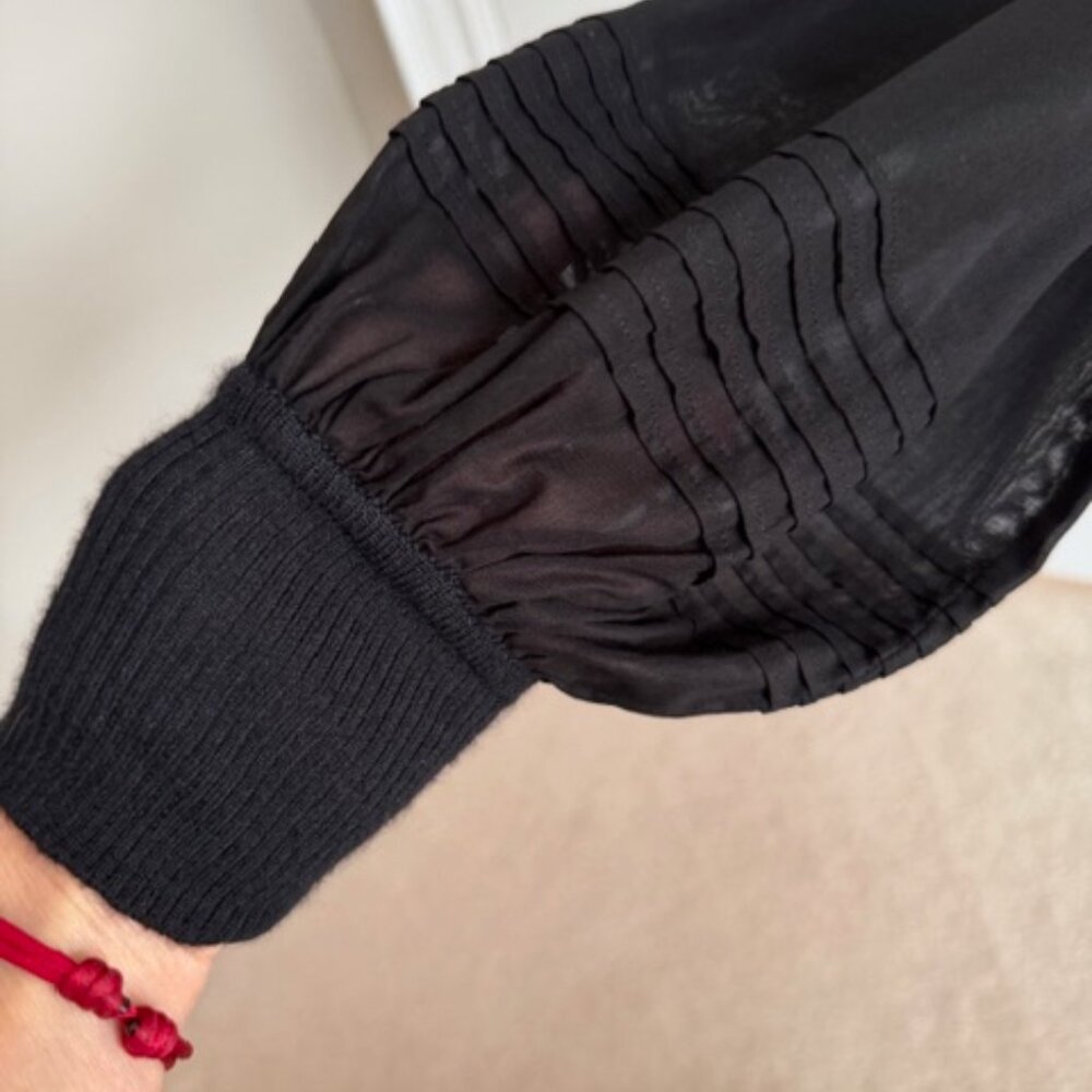 CHANEL Sweater 100% Authentic - Picture 5 of 16